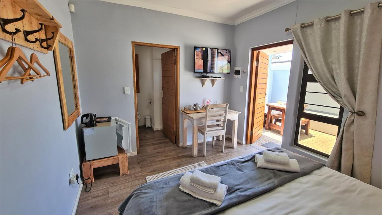 Tiende Laan Bed & Breakfast And Self-Catering Уолфиш-Бей Экстерьер фото