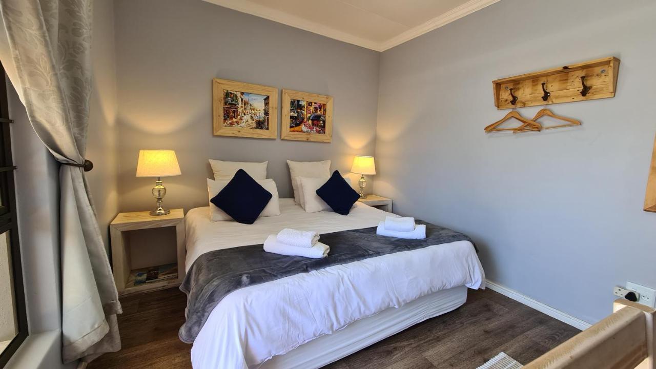 Tiende Laan Bed & Breakfast And Self-Catering Уолфиш-Бей Экстерьер фото