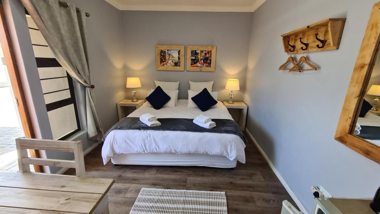 Tiende Laan Bed & Breakfast And Self-Catering Уолфиш-Бей Экстерьер фото