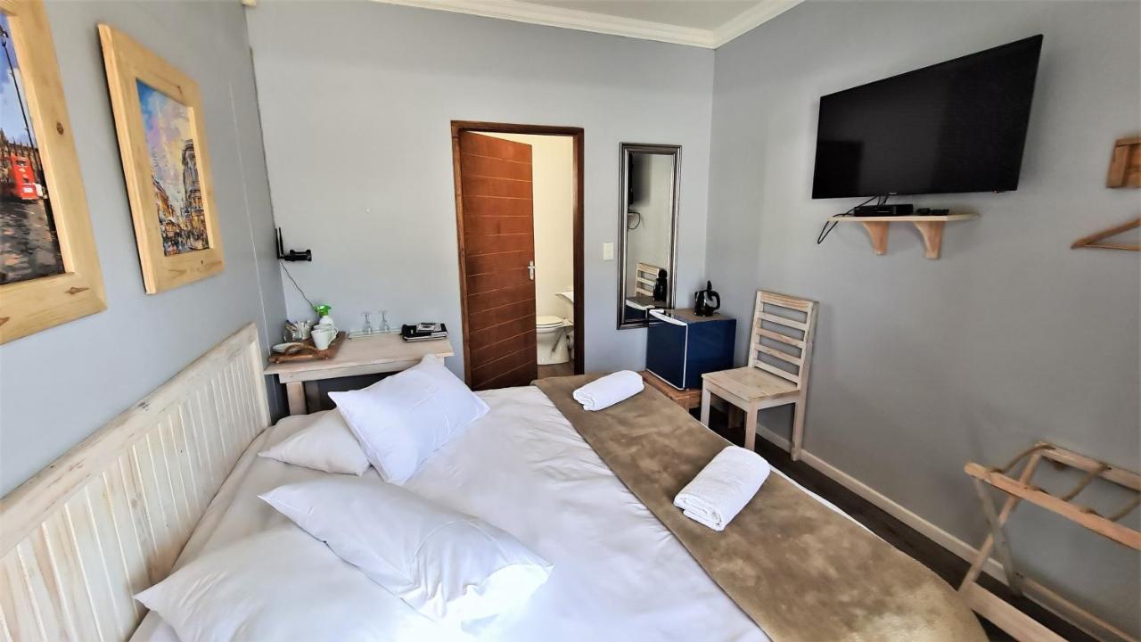 Tiende Laan Bed & Breakfast And Self-Catering Уолфиш-Бей Экстерьер фото