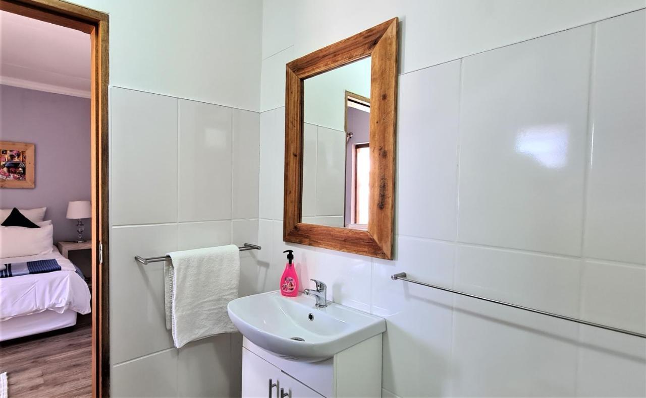 Tiende Laan Bed & Breakfast And Self-Catering Уолфиш-Бей Экстерьер фото