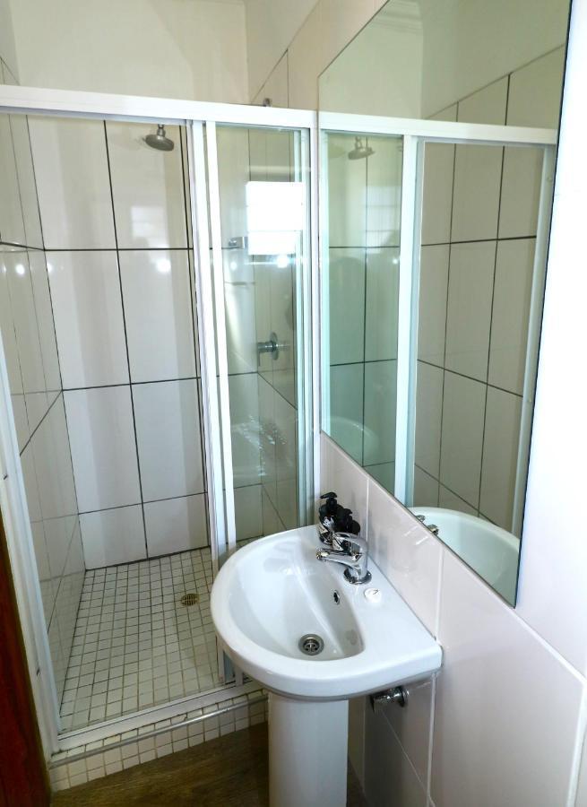 Tiende Laan Bed & Breakfast And Self-Catering Уолфиш-Бей Экстерьер фото