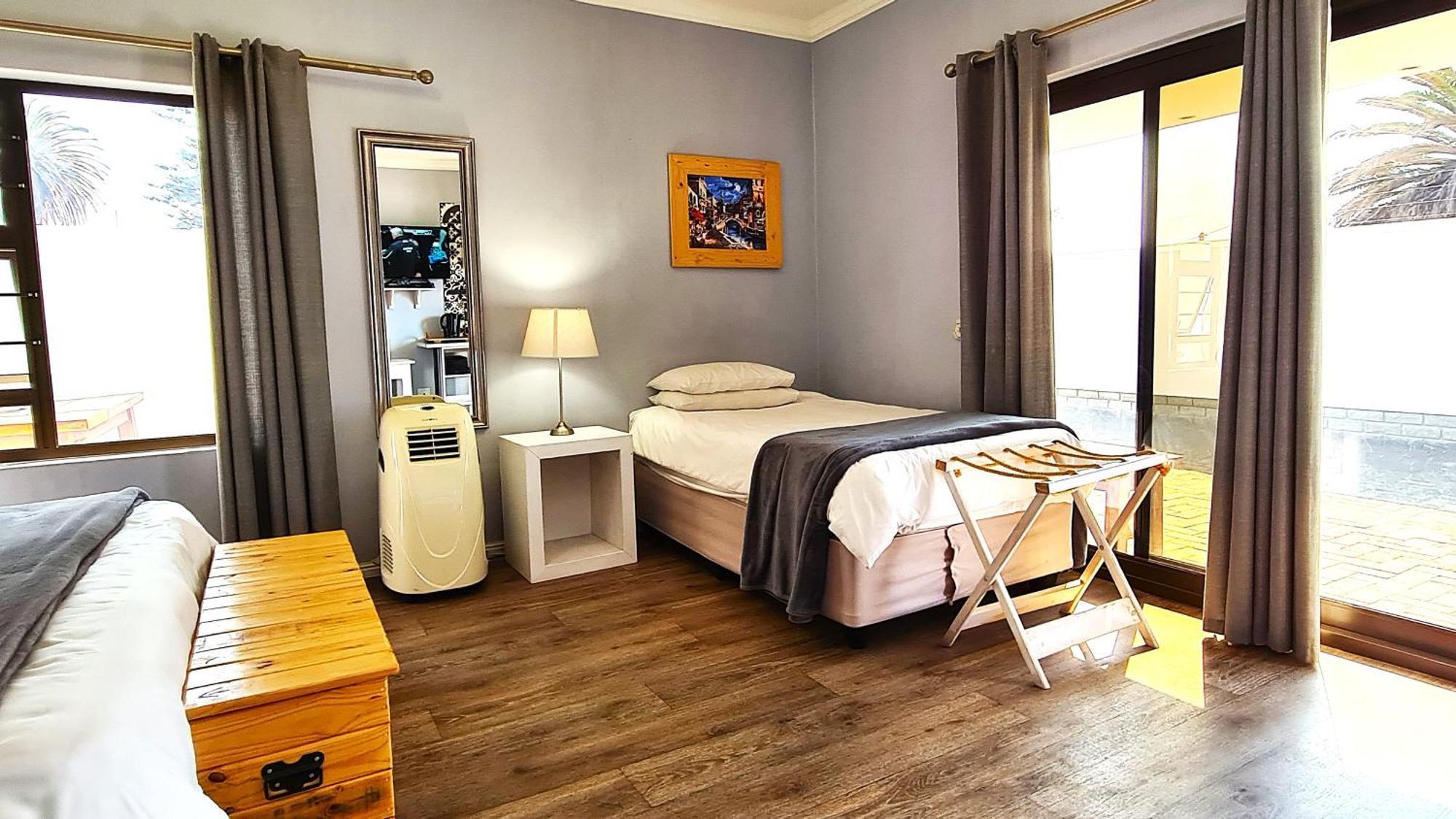 Tiende Laan Bed & Breakfast And Self-Catering Уолфиш-Бей Экстерьер фото