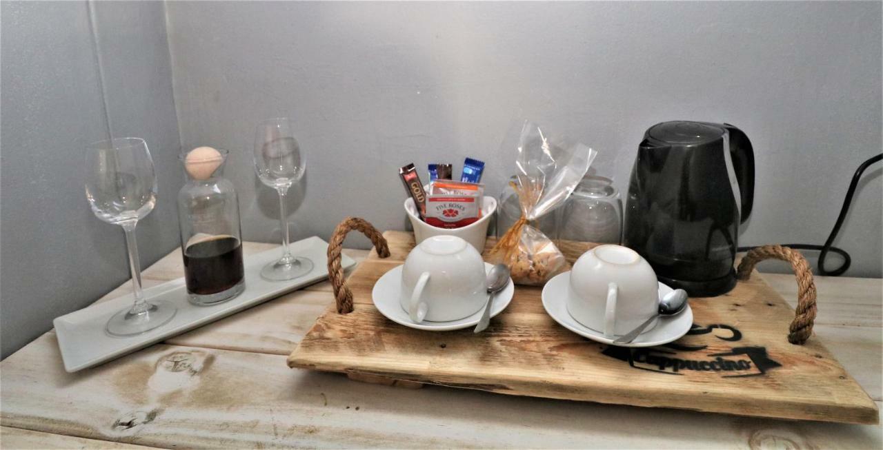 Tiende Laan Bed & Breakfast And Self-Catering Уолфиш-Бей Экстерьер фото