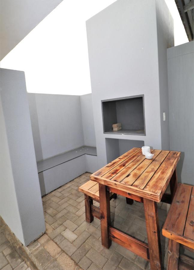 Tiende Laan Bed & Breakfast And Self-Catering Уолфиш-Бей Экстерьер фото